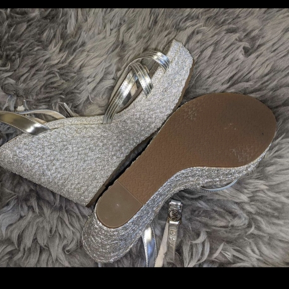 MK Wedges - Picture 2 of 2